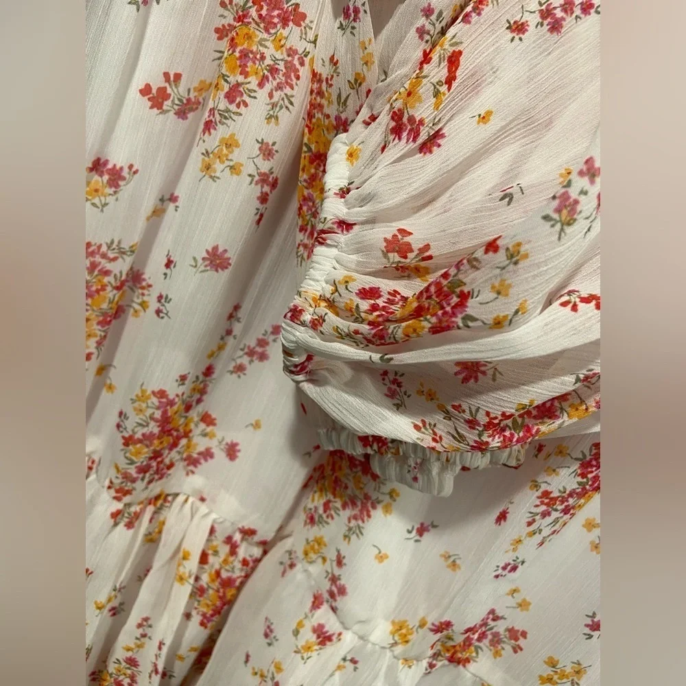 NWT Vince Camuto Size S White Floral Ruffle Flowy Long Sleeve Sheer Mini Dress